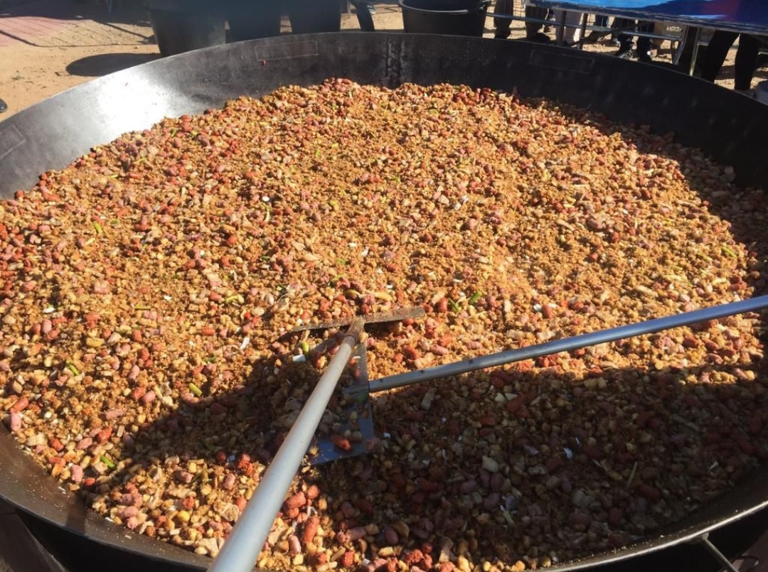 Paellas de pollo campero a la leña